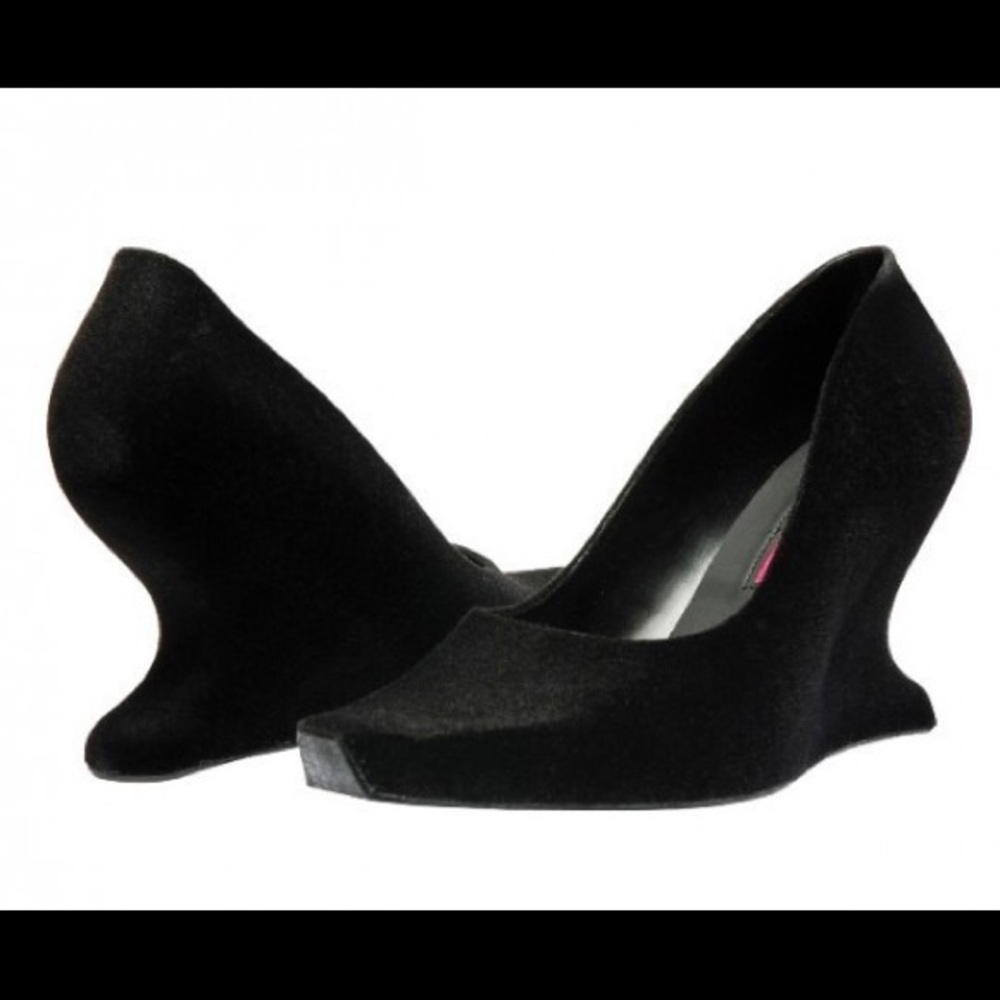 Melissa x Karim Rashid Collaboration 
Karim Wedge